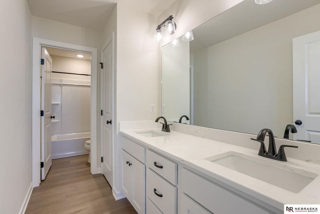 11103 N 161 Avenue, Bennington, NE 68007