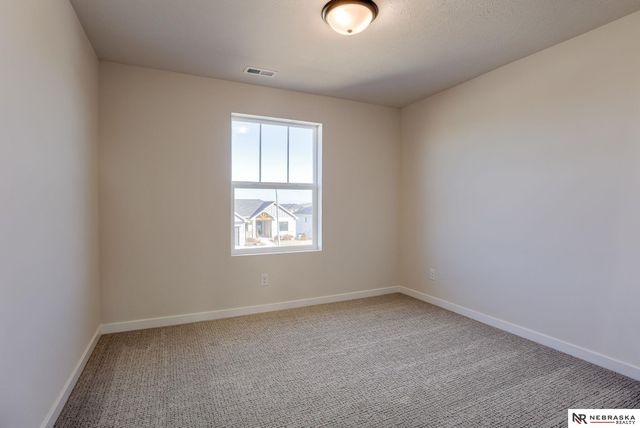 11103 N 161 Avenue, Bennington, NE 68007