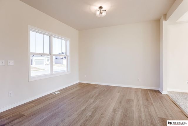 11103 N 161 Avenue, Bennington, NE 68007