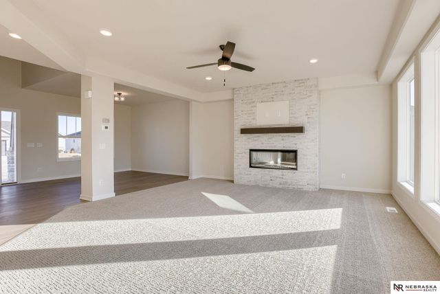 11103 N 161 Avenue, Bennington, NE 68007