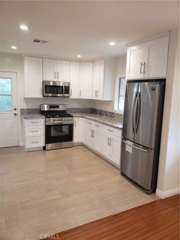 2515 Foothill Boulevard, La Crescenta, CA 91214