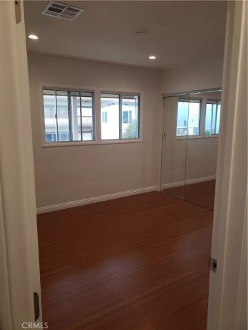 2515 Foothill Boulevard, La Crescenta, CA 91214
