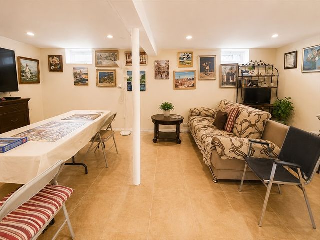 17 Retrop Rd, Natick, MA 01760