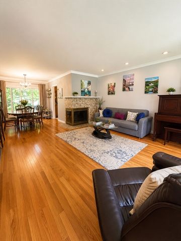 17 Retrop Rd, Natick, MA 01760