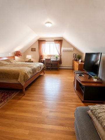 17 Retrop Rd, Natick, MA 01760