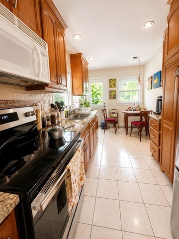 17 Retrop Rd, Natick, MA 01760