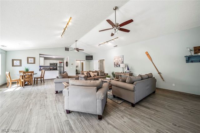 6035 Lake Road 327, Ashtabula, OH 44004