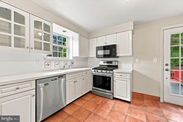 112 ASHWOOD RD, Springfield, PA 19064