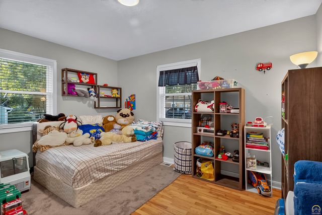 4305 SW Stratford RD, Topeka, KS 66604