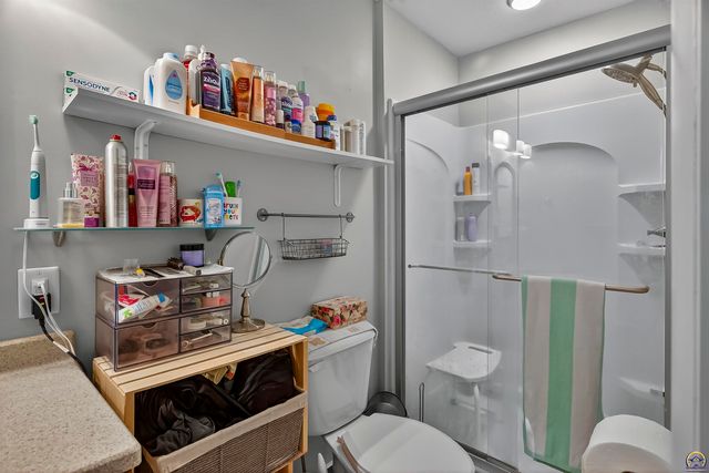 4305 SW Stratford RD, Topeka, KS 66604