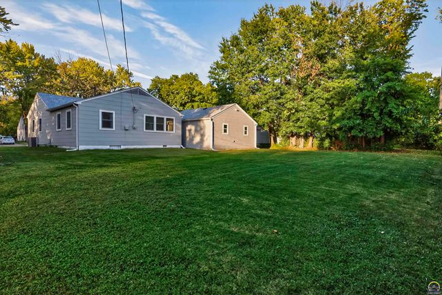 4305 SW Stratford RD, Topeka, KS 66604