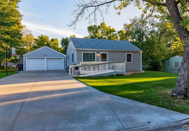 4305 SW Stratford RD, Topeka, KS 66604