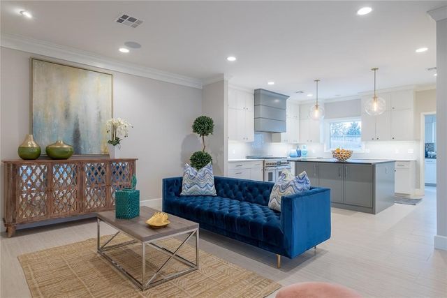1421 GLENBROOK Terrace, Nichols Hills, OK 73116