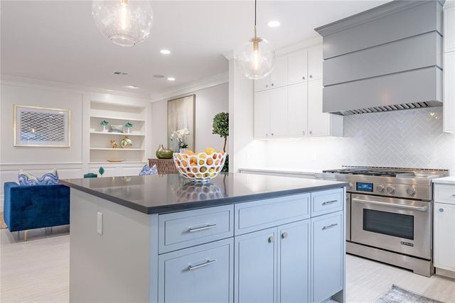 1421 GLENBROOK Terrace, Nichols Hills, OK 73116