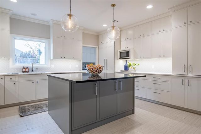 1421 GLENBROOK Terrace, Nichols Hills, OK 73116