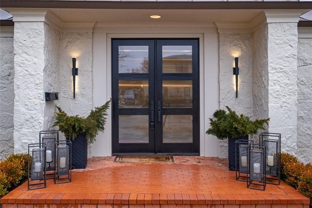 1421 GLENBROOK Terrace, Nichols Hills, OK 73116