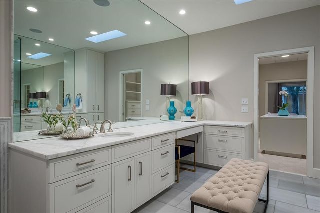 1421 GLENBROOK Terrace, Nichols Hills, OK 73116