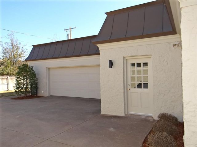 1421 GLENBROOK Terrace, Nichols Hills, OK 73116