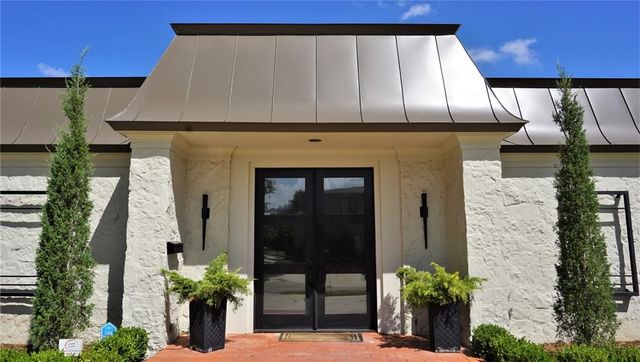 1421 GLENBROOK Terrace, Nichols Hills, OK 73116