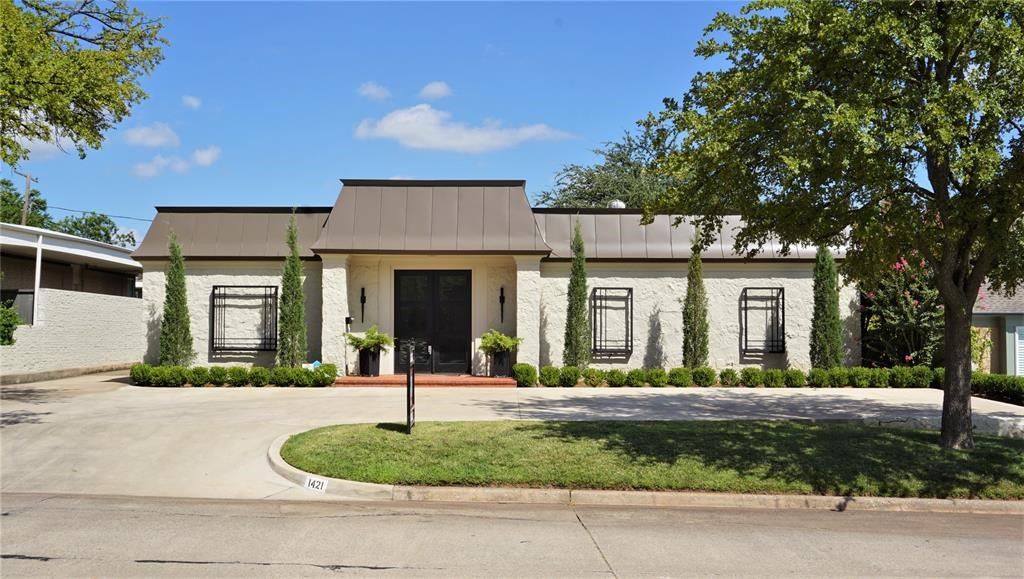 1421 GLENBROOK Terrace, Nichols Hills, OK 73116