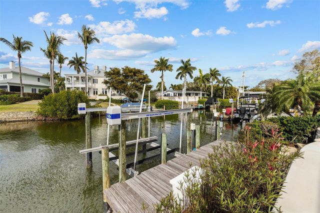 1749 SANDALWOOD DRIVE, Sarasota, FL 34231