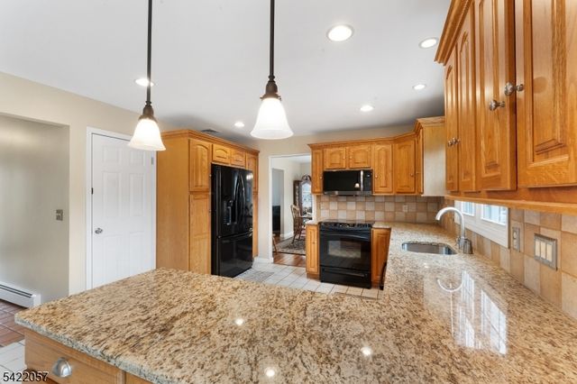 64 Country Club Ln, Harmony Twp., NJ 08865