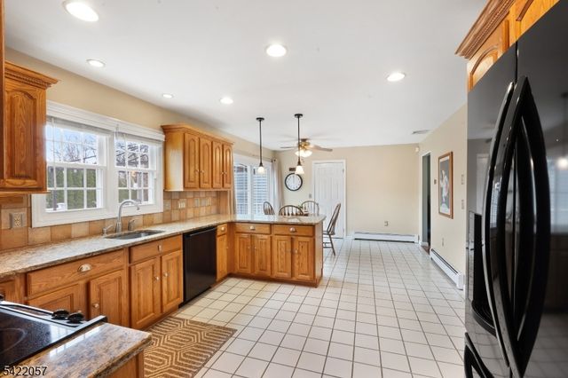64 Country Club Ln, Harmony Twp., NJ 08865