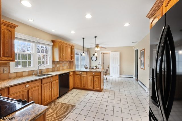 64 Country Club Ln, Harmony Twp., NJ 08865