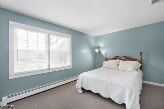 64 Country Club Ln, Harmony Twp., NJ 08865