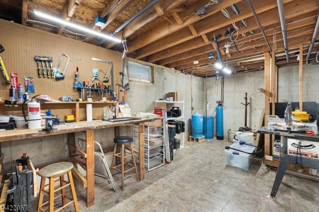 64 Country Club Ln, Harmony Twp., NJ 08865