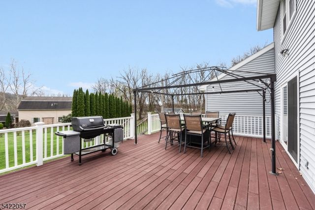 64 Country Club Ln, Harmony Twp., NJ 08865