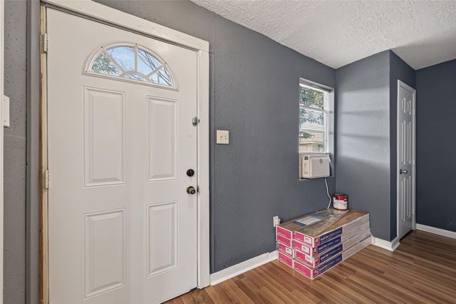 216 Burr Street, Houston, TX 77011