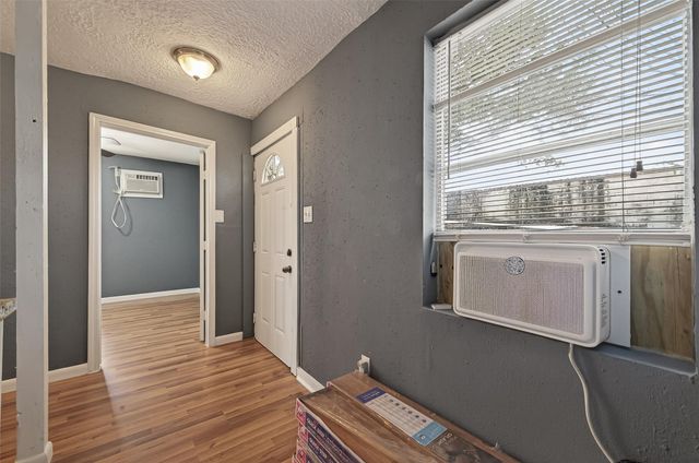 216 Burr Street, Houston, TX 77011