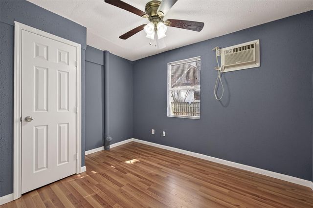 216 Burr Street, Houston, TX 77011