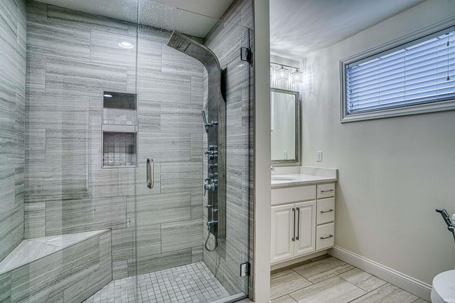 8671 Angel Drive, Newburgh, IN 47630