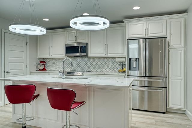 8671 Angel Drive, Newburgh, IN 47630