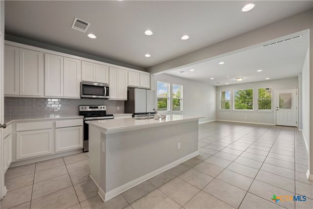 101 S Quiet Man Drive, Jarrell, TX 76537