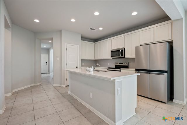 101 S Quiet Man Drive, Jarrell, TX 76537