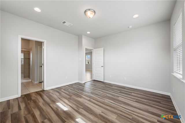 101 S Quiet Man Drive, Jarrell, TX 76537