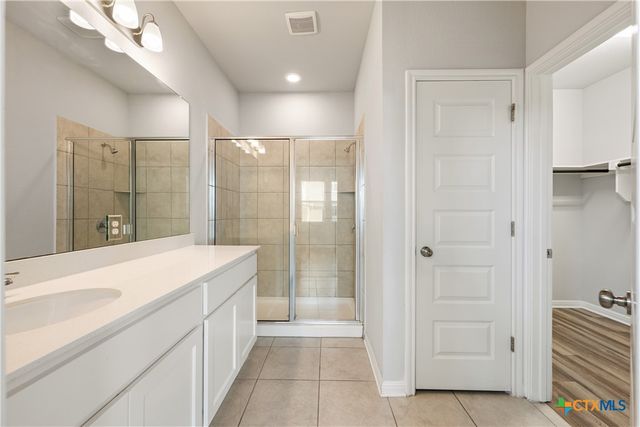 101 S Quiet Man Drive, Jarrell, TX 76537