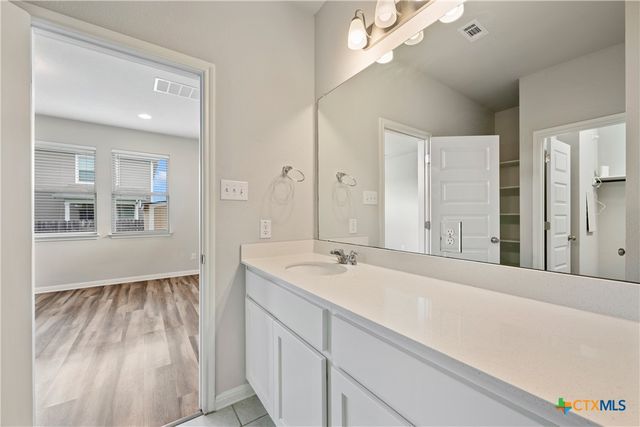 101 S Quiet Man Drive, Jarrell, TX 76537