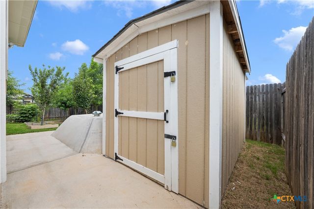 101 S Quiet Man Drive, Jarrell, TX 76537