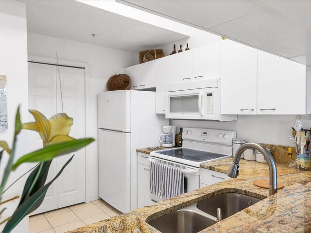 3607 E BAY DRIVE 206, Bradenton Beach, FL 34217