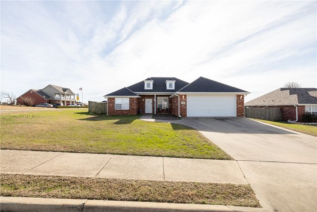 350 Coopers Farm Road, Centerton, AR 72719