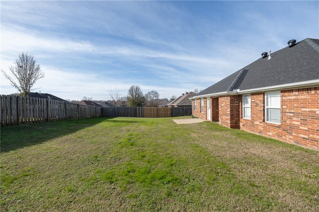 350 Coopers Farm Road, Centerton, AR 72719