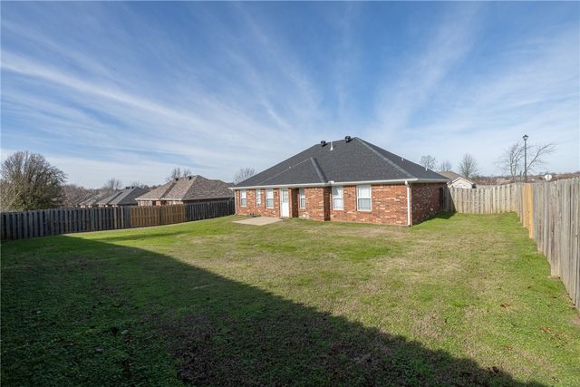 350 Coopers Farm Road, Centerton, AR 72719