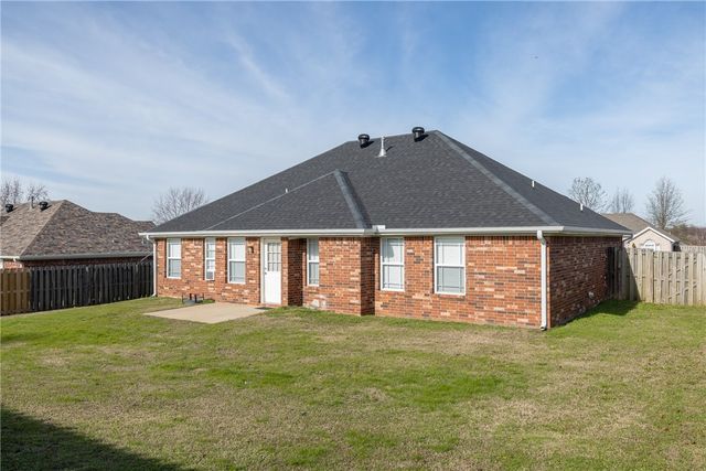 350 Coopers Farm Road, Centerton, AR 72719