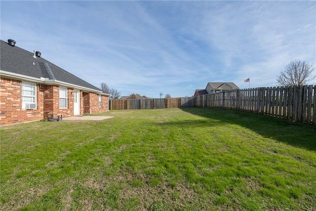 350 Coopers Farm Road, Centerton, AR 72719