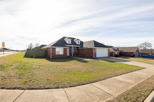 350 Coopers Farm Road, Centerton, AR 72719