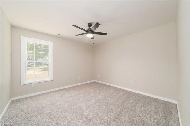 2934 S Stratford Road, Winston-salem, NC 27103